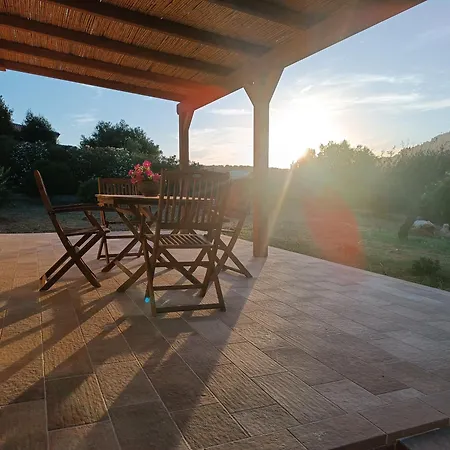 Bombarde Natural House דירה